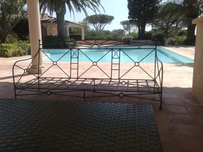 Achat de mobilier ancien à Saint-Tropez par Var Antiquités, brocanteur dans le Var