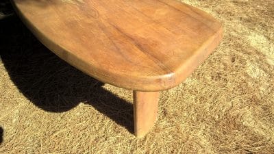 Achat d’une table design en frêne à Carqueiranne par Var Antiquités, brocanteur spécialisé dans le mobilier contemporain