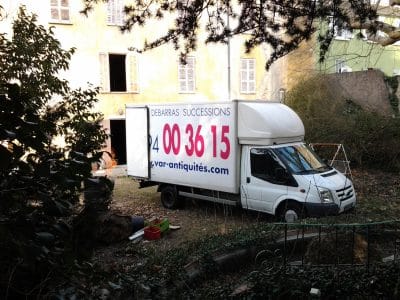 Débarras complet d’une maison à Brignoles par Var Antiquités, spécialiste du vide-maison dans le Var